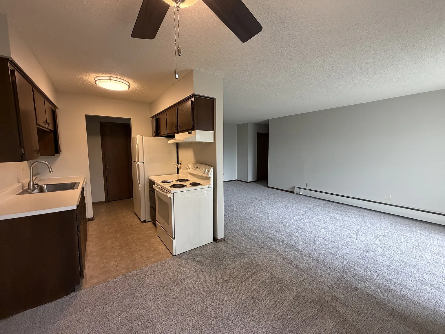 2 bed, 905 sqft, $1,250 — Photo 1