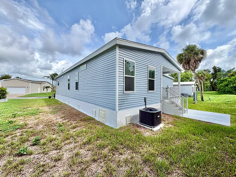 5715 Camelford Dr #528 — Photo 7