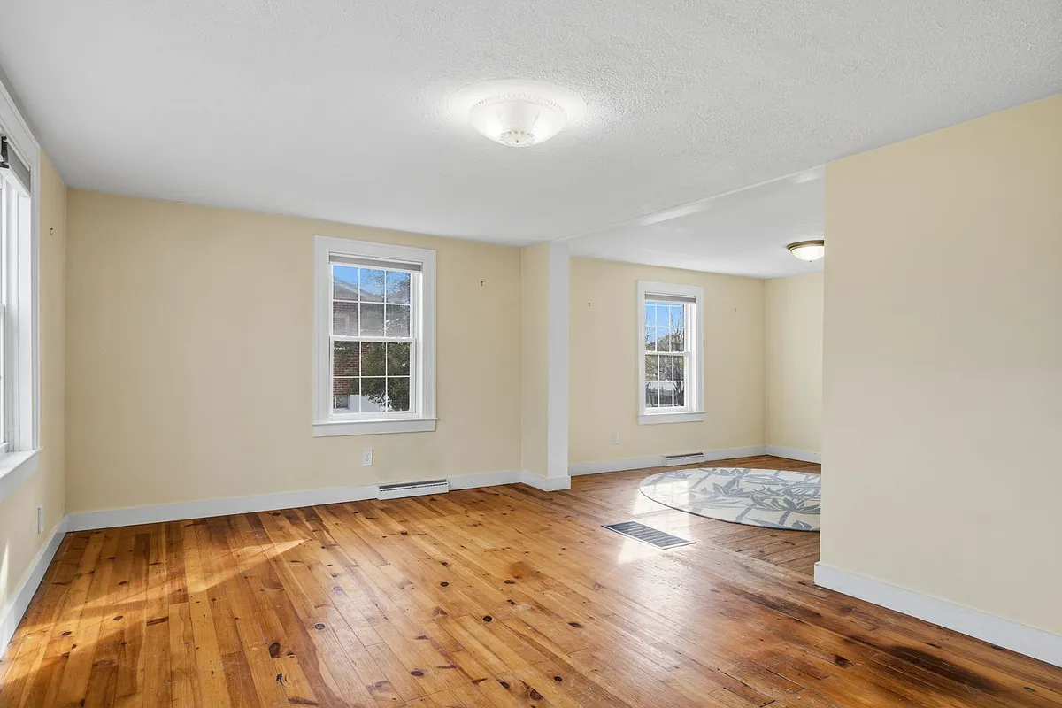 Building Photo - 428 Maple St