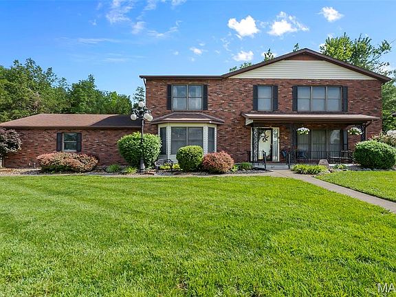 3rd image of 816 Ridge Dr