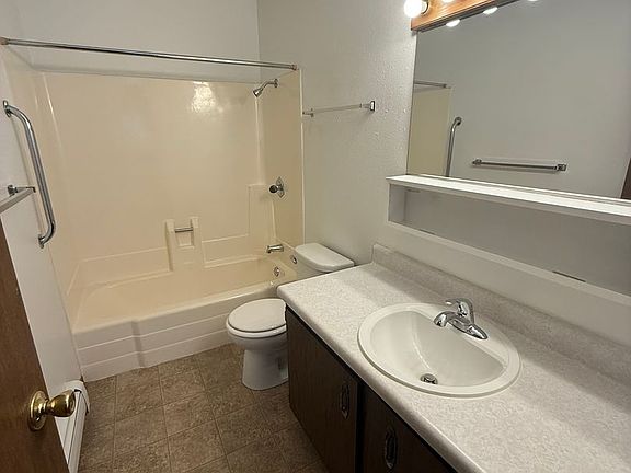 5th image of 1416 10th Ave NE #10