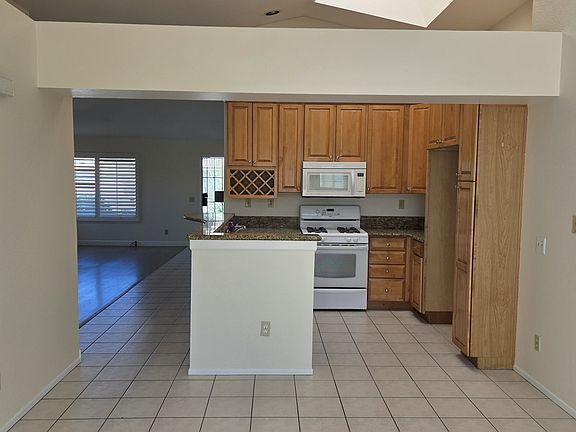 5th image of 22939 Mountain View Rd