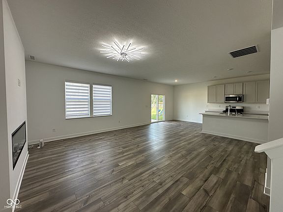 3rd image of 5730 Fire Opal Way
