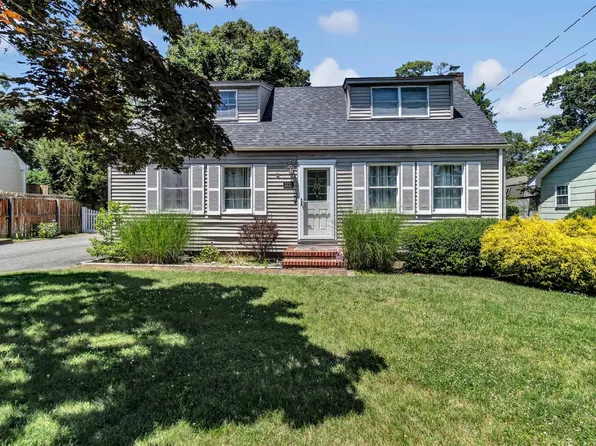 5225 Peconic Bay Boulevard, Laurel, NY 11948