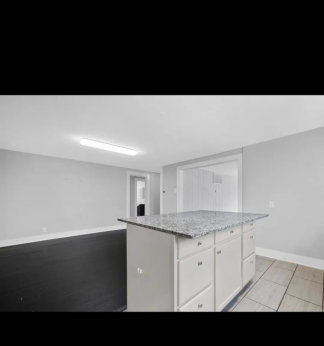 1300 Greenwood Ave — Photo 2