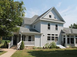 1248 Kedary Ridge Dr, Waukon, IA 52172