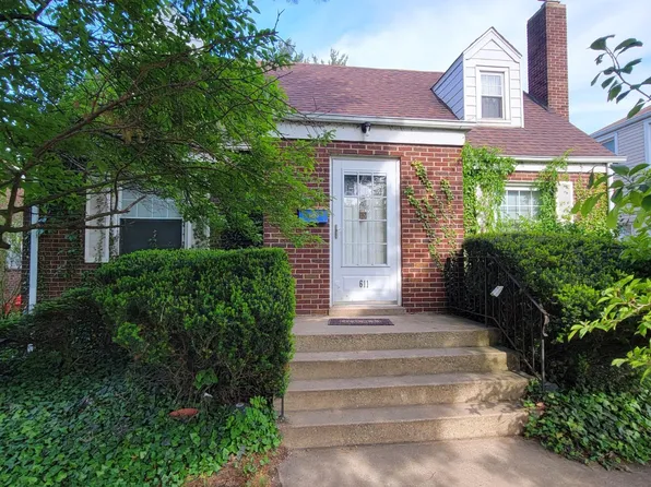 611 Taft Pl, Gary, IN 46404
