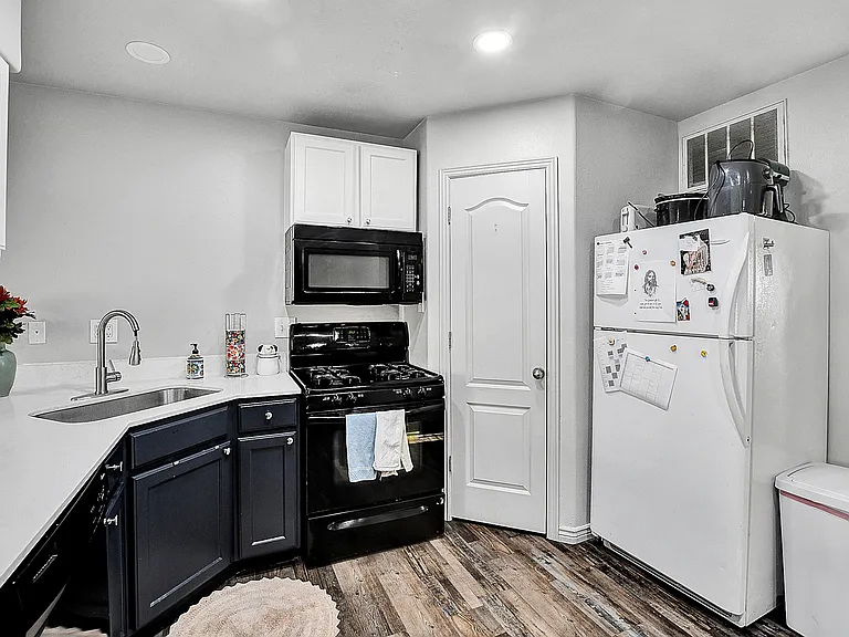 2112 S Dakota Ave — Photo 5