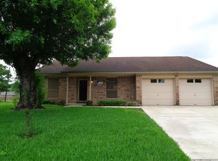 208 Crepe Myrtle St, Lake Jackson, TX 77566