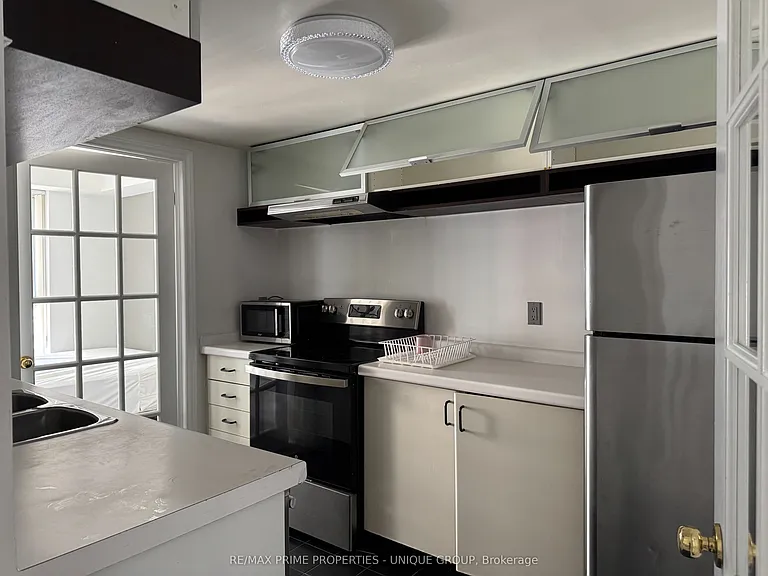 44 Gerrard St W #1701 — Photo 8