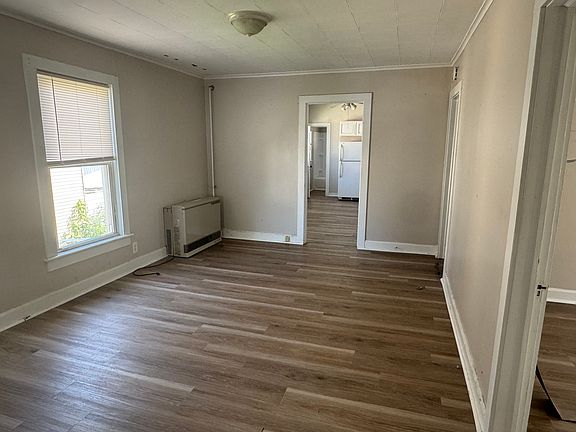 4th image of 17 Burke Ave Unit 2