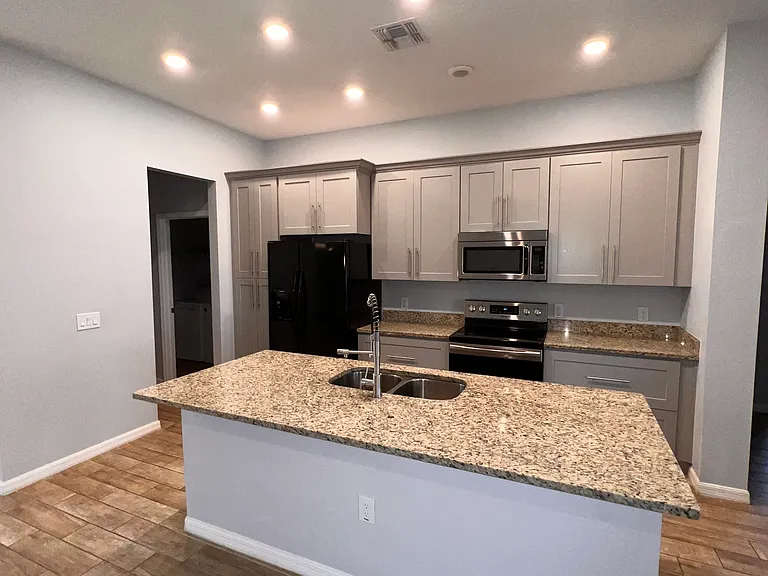 567 Viceroy Ct — Photo 4