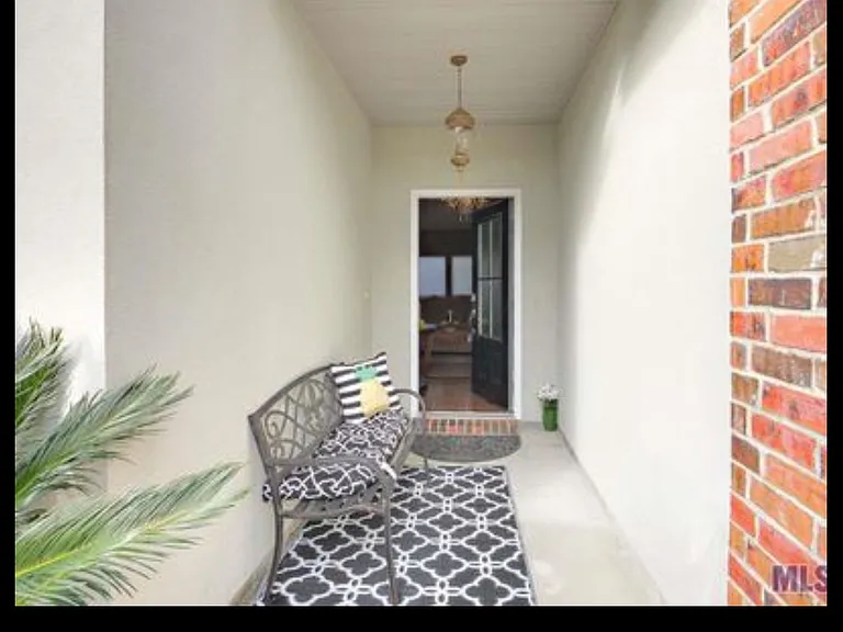 12975 Hazlewood Dr — Photo 2