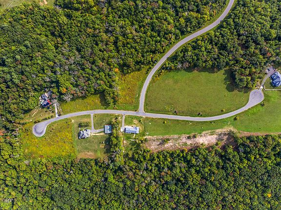 13 Meadowcrest Drive North