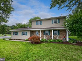 400 Countryside Dr, Ephrata, PA 17522