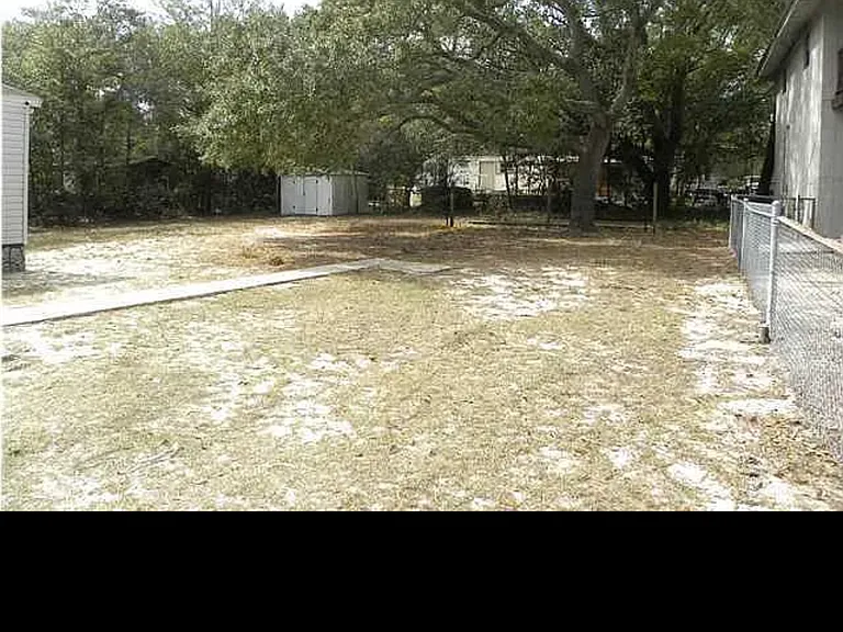 726 Lloyd St — Photo 15