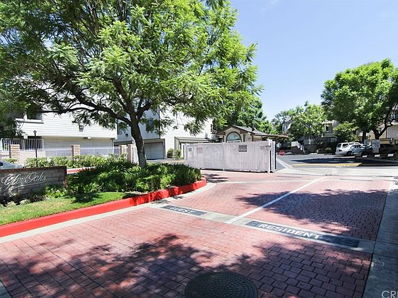 2nd image of 11150 Glenoaks Blvd Unit 196