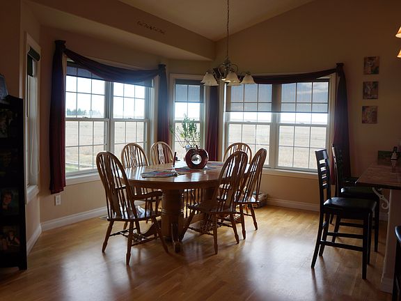 Dining Area w/ hardwood flr