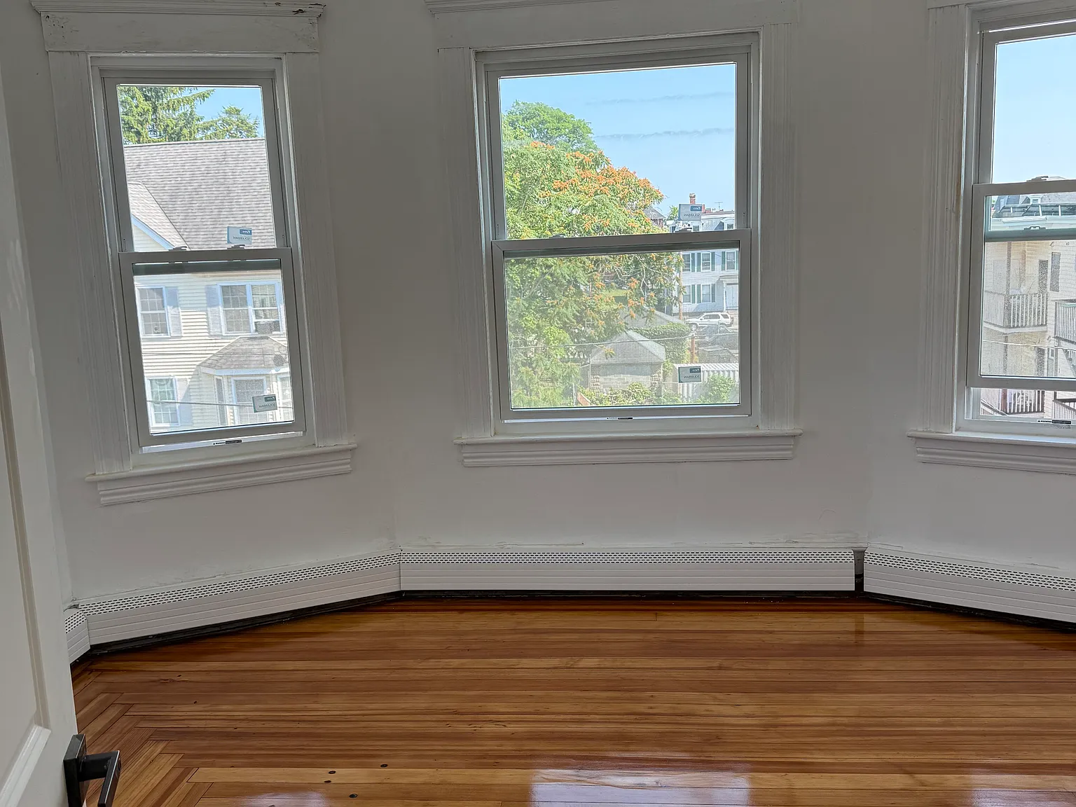 3 bed, 1200 sqft, $2,400 — Photo 2