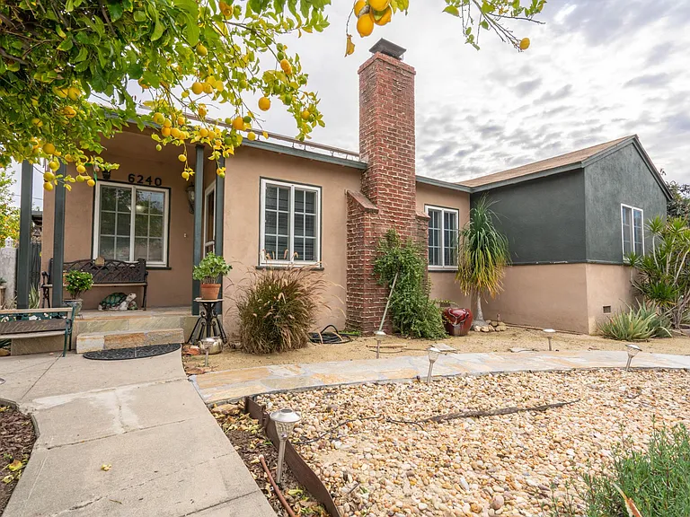 6240 Cahuenga Blvd — Photo 1