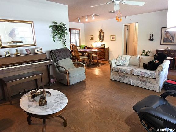 4th image of 605 NE 7th Ter