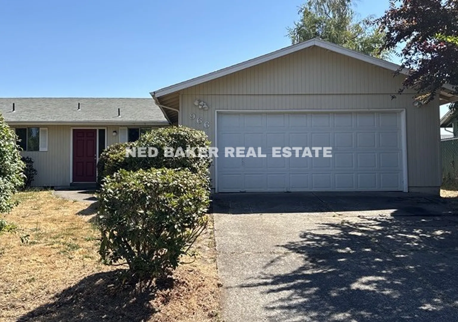 3Bd/1Ba Single Story House - Available to View! — Photo 1