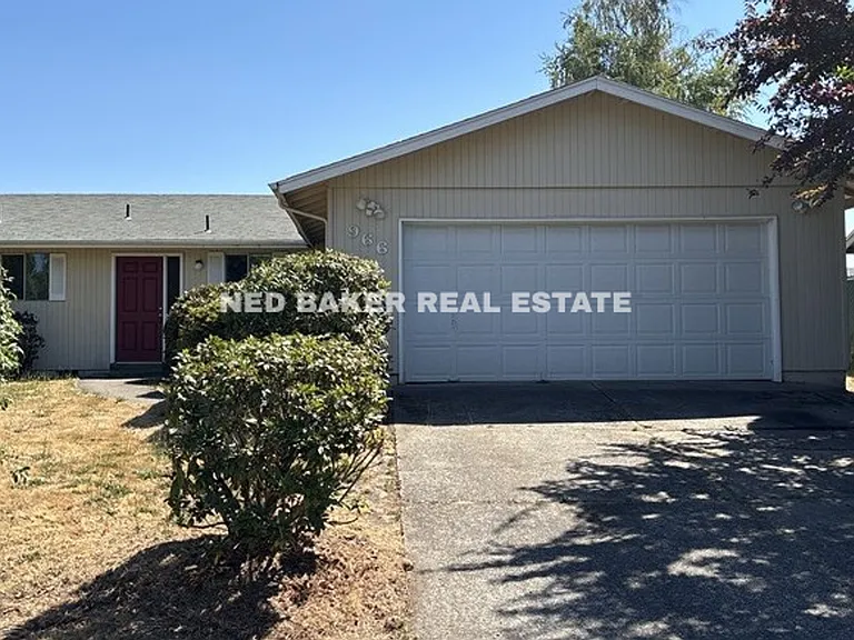 966 Royalty Dr NE — Photo 1