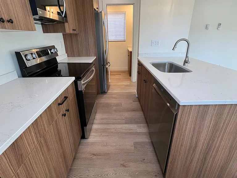 501 Knox Ave N #2 — Photo 4