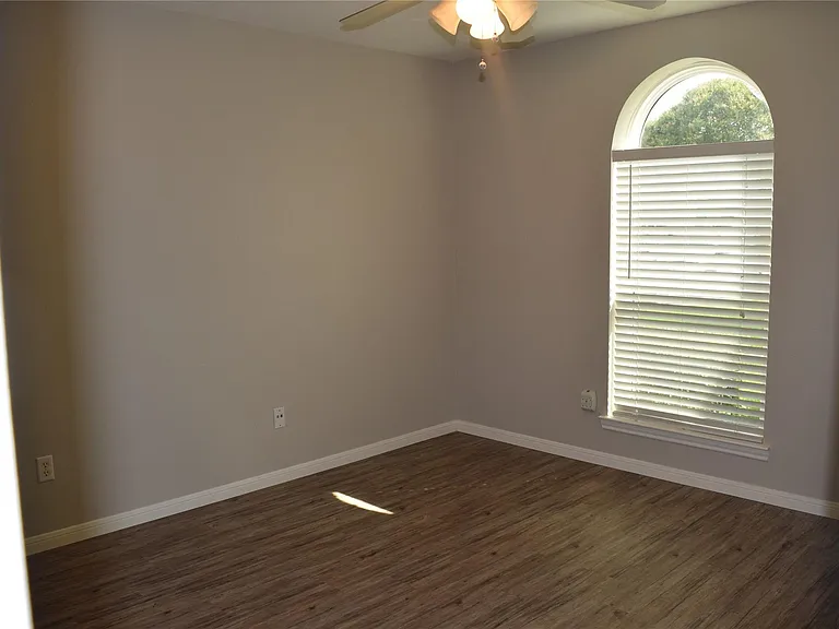 18130 Beaverdell Dr — Photo 18