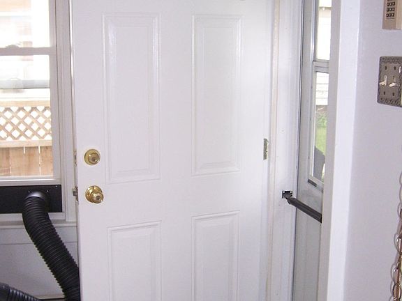 3rd image of 253 Kensington Ave