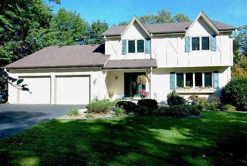 1st image of 9400 Creekwood Dr