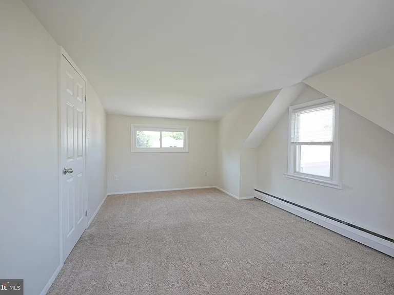 136 N Read Ave #B — Photo 14