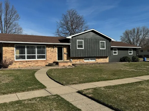 514 Bulow St, Vermillion, SD 57069