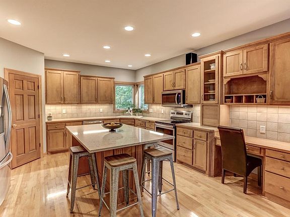 5th image of 8831 Woodhill Dr