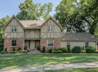 4001 NW Claymont Dr, Kansas City, MO 64116