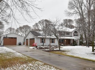 1558 Mapledale Rd, West Bend, WI 53090