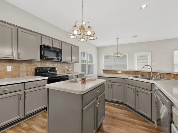 710 Bowie Ln, Mansfield, TX 76063