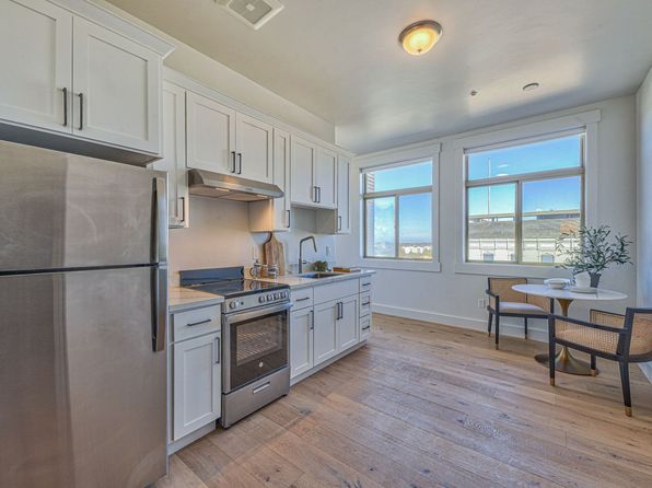 301 Main St #209