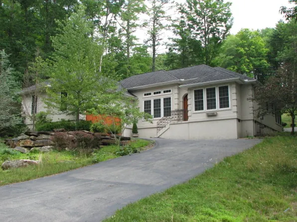 122 Phillip Pl, Daniels, WV 25832