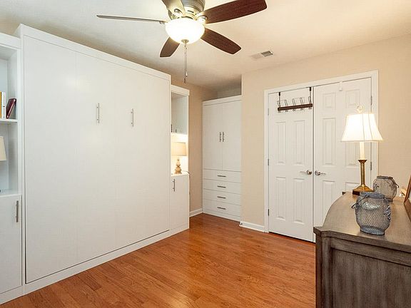 4th image of 395 Devon Chase Hl Unit 2901