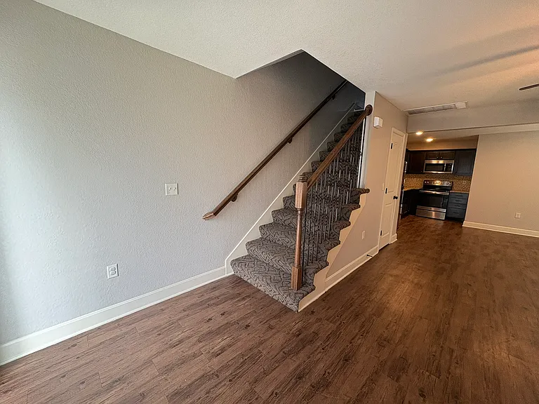 146 Barberry Ln — Photo 6