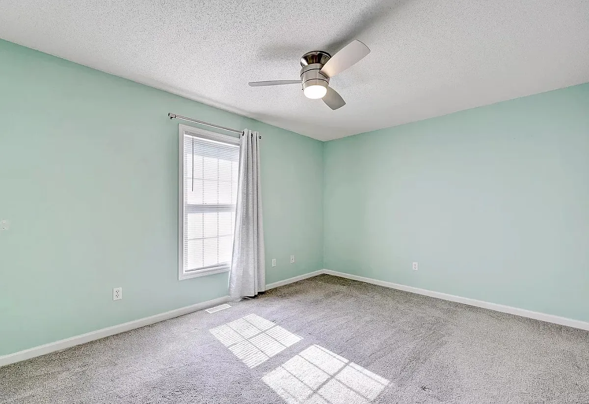 Building Photo - 876 E Sherwood Hills Dr