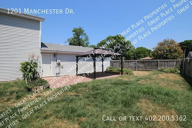 1201 Manchester Dr — Photo 6