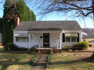 607 N 4th Ave, Mayodan, NC 27027