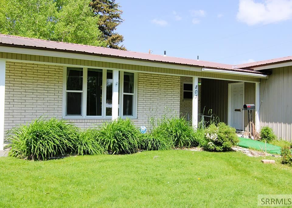 1st image of 803 Saturn Ave