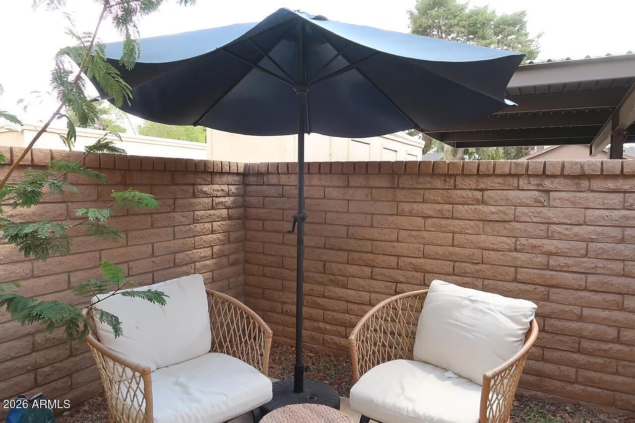 3 bed, 2.0 bath, 1040 sqft, $1,900 — Photo 4