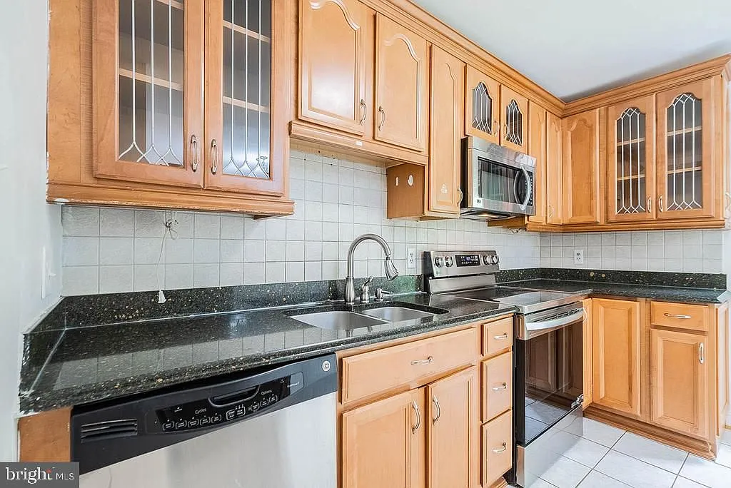 3 bed, 3.5 bath, 1232 sqft, $3,100 — Photo 2