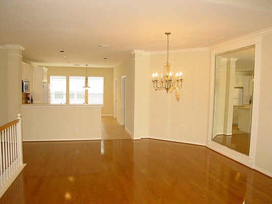3rd image of 706 Memorial Heights Dr