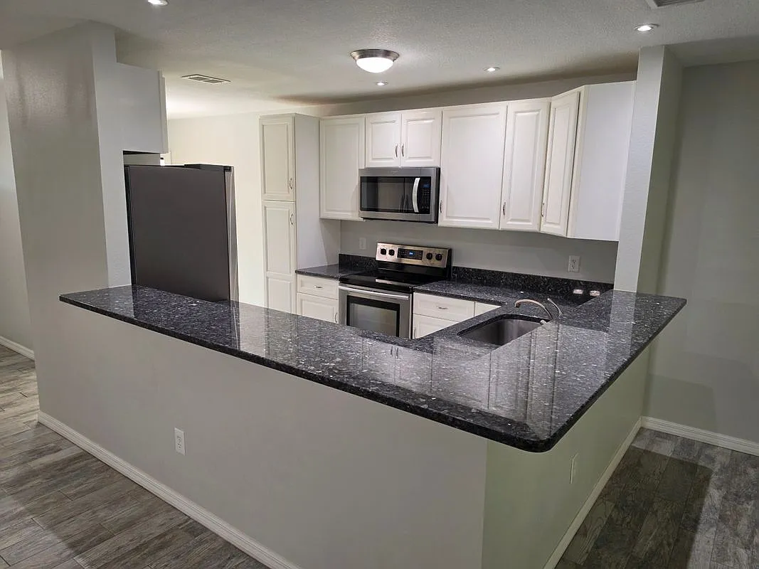 3 bed, 2.0 bath, 1502 sqft, $2,300 — Photo 4