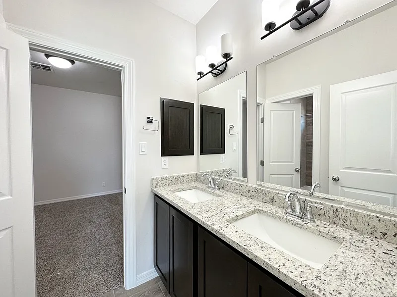 Building Photo - 1107 Sky River St #4/3